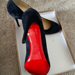 Christian Louboutin - navy suede round toe pumps. NEVER WORN.